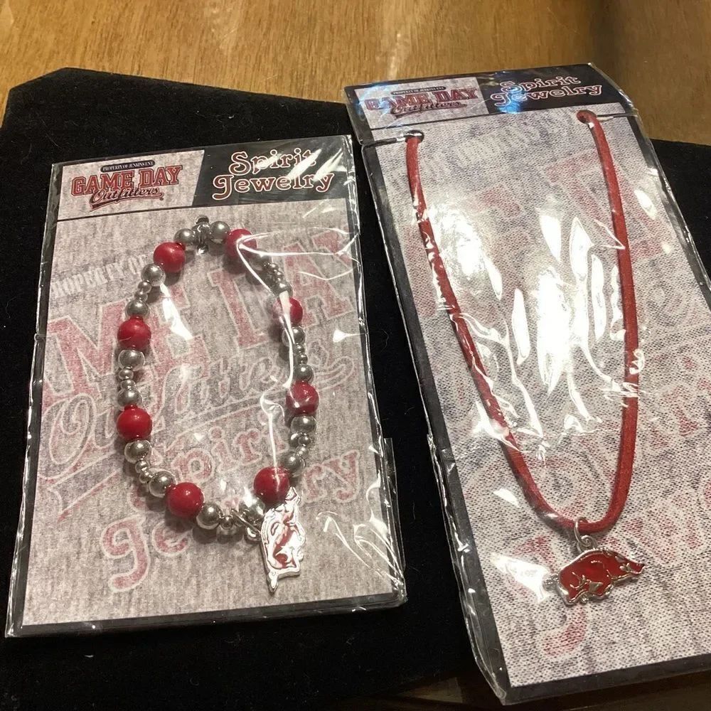Game Day Outfitters Brand Arkansas Razorbacks Necklace & Bracelet Set